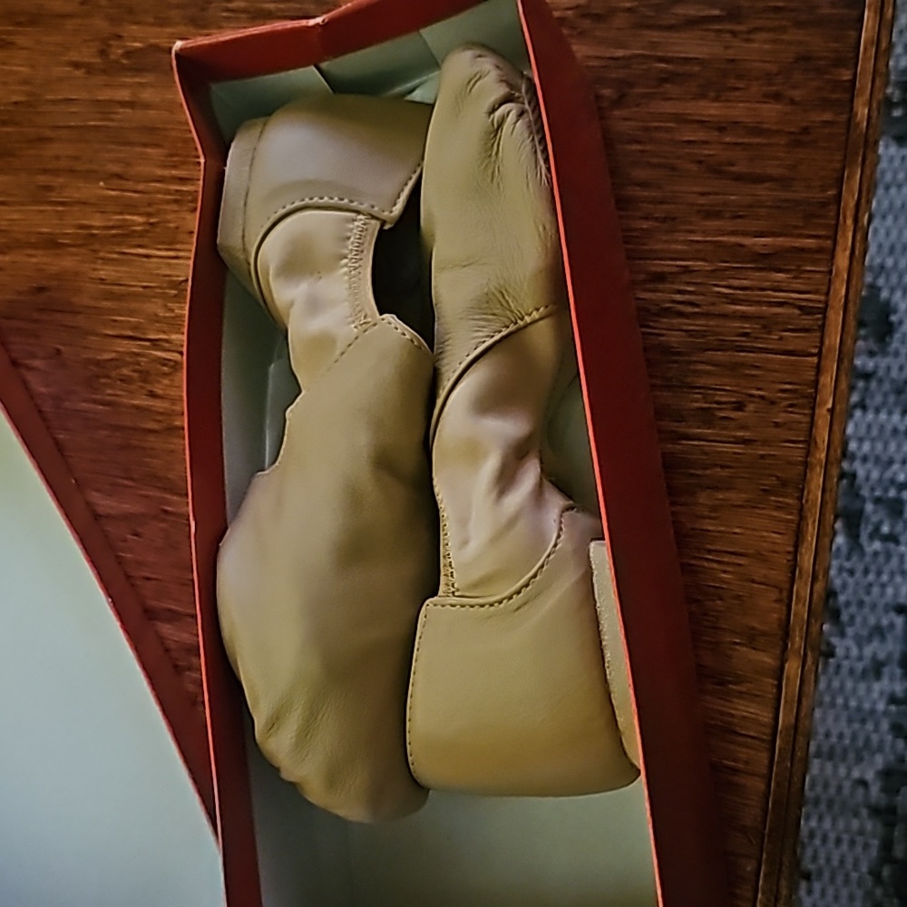 Capezio leather jazz shoes